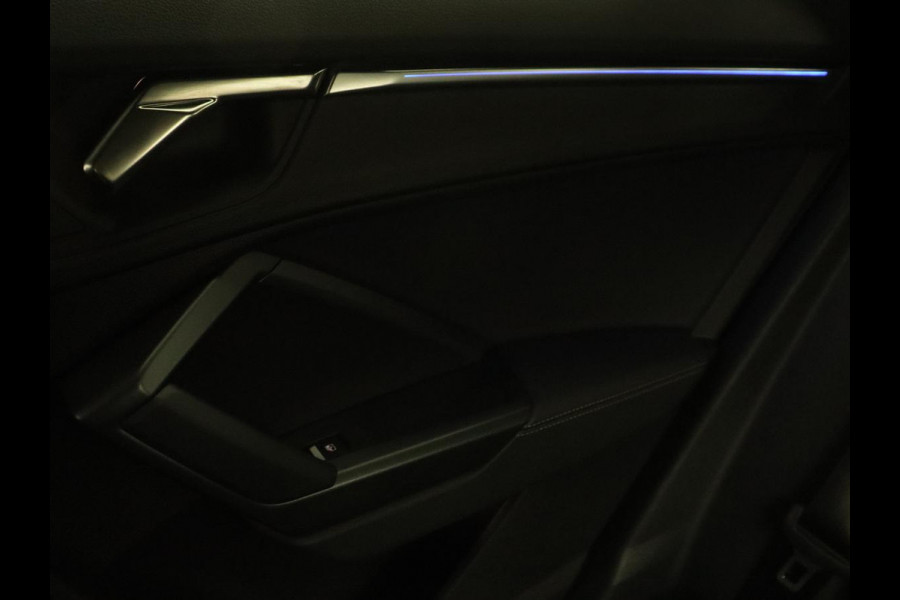 Audi Q3 45 TFSIe S edition | SOH 88% | Sportstoelen | Carplay | Trekhaak | Virtual Cockpit | Navigatie | Camera | Full LED | Half leder | Sfeerverlichting | Climate control | Parkeeerhulp | Cruise control | PHEV | Plug In