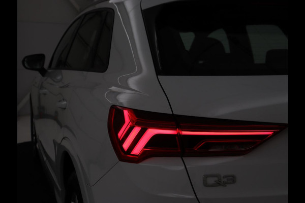 Audi Q3 45 TFSIe S edition | SOH 88% | Sportstoelen | Carplay | Trekhaak | Virtual Cockpit | Navigatie | Camera | Full LED | Half leder | Sfeerverlichting | Climate control | Parkeeerhulp | Cruise control | PHEV | Plug In