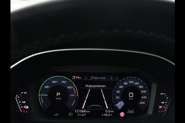 Audi Q3 45 TFSIe S edition | SOH 88% | Sportstoelen | Carplay | Trekhaak | Virtual Cockpit | Navigatie | Camera | Full LED | Half leder | Sfeerverlichting | Climate control | Parkeeerhulp | Cruise control | PHEV | Plug In