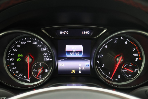 Mercedes-Benz GLA 200 Premium Plus AMG Panoramadak, Navigatie, Stoelverwarming, Cruise, 18"