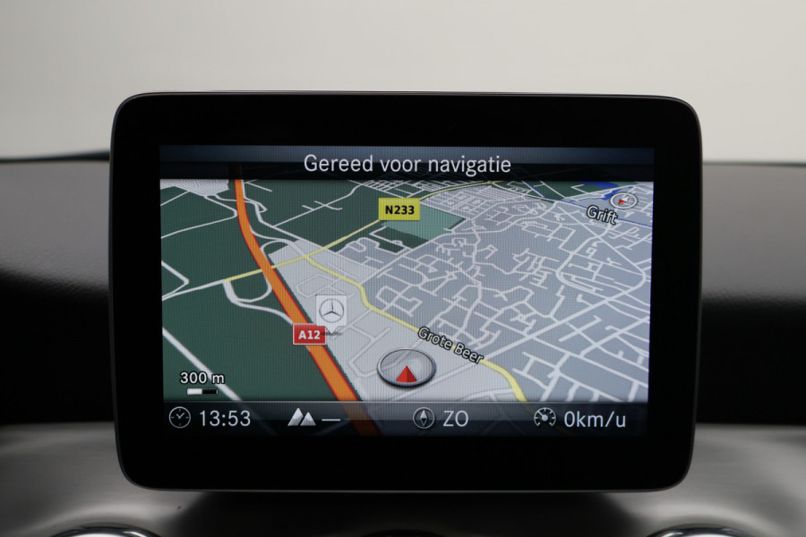 Mercedes-Benz GLA 200 Premium Plus AMG Panoramadak, Navigatie, Stoelverwarming, Cruise, 18"