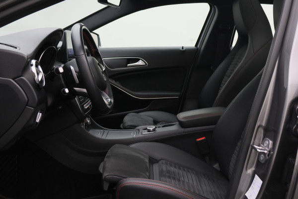 Mercedes-Benz GLA 200 Premium Plus AMG Panoramadak, Navigatie, Stoelverwarming, Cruise, 18"