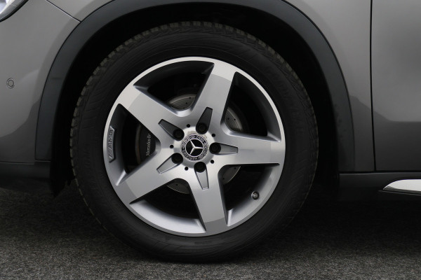 Mercedes-Benz GLA 200 Premium Plus AMG Panoramadak, Navigatie, Stoelverwarming, Cruise, 18"
