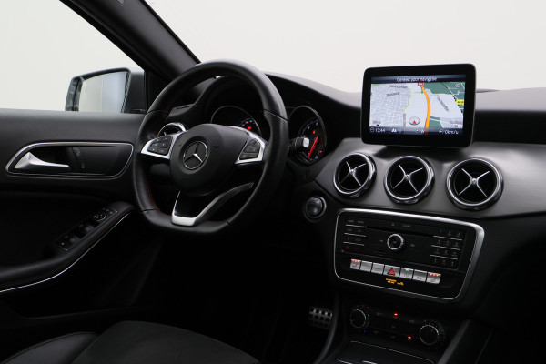 Mercedes-Benz GLA 200 Premium Plus AMG Panoramadak, Navigatie, Stoelverwarming, Cruise, 18"