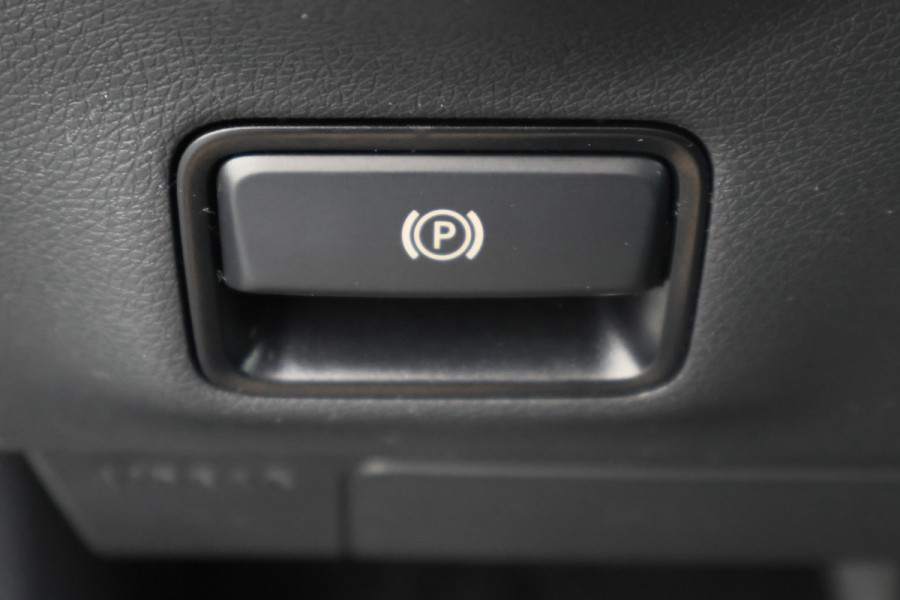 Mercedes-Benz GLA 200 Premium Plus AMG Panoramadak, Navigatie, Stoelverwarming, Cruise, 18"