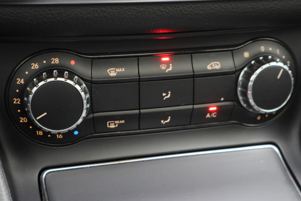 Mercedes-Benz GLA 200 Premium Plus AMG Panoramadak, Navigatie, Stoelverwarming, Cruise, 18"