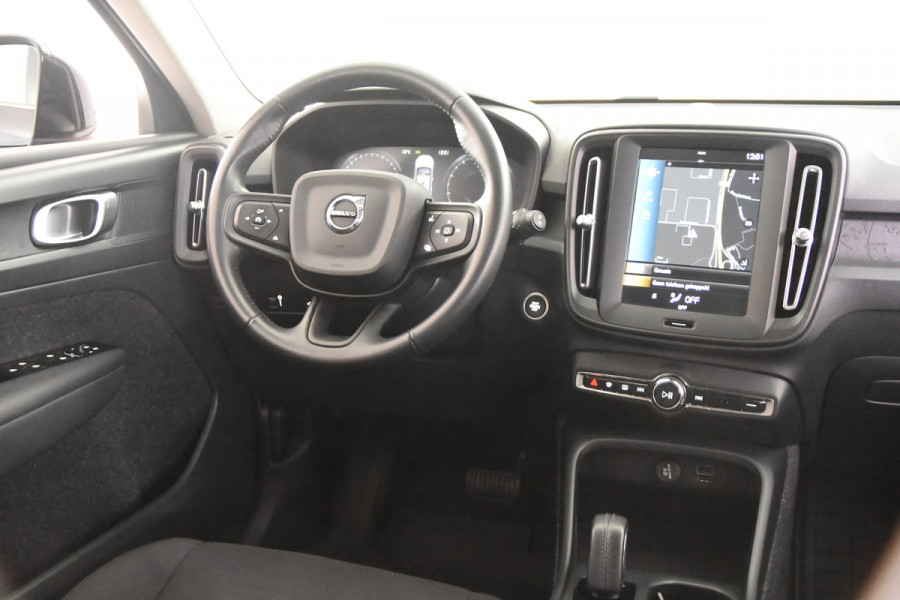 Volvo XC40 1.5 T2 Momentum Core *1ste Eigenaar*Navigatie*Camera*Carplay*
