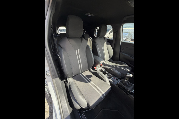 Opel Corsa 100pk GS (Camera - Keyless Entry - LED - Automatische Airco - Navigatie - Apple Carplay - Draadloos laden - Digitaal dashboard)