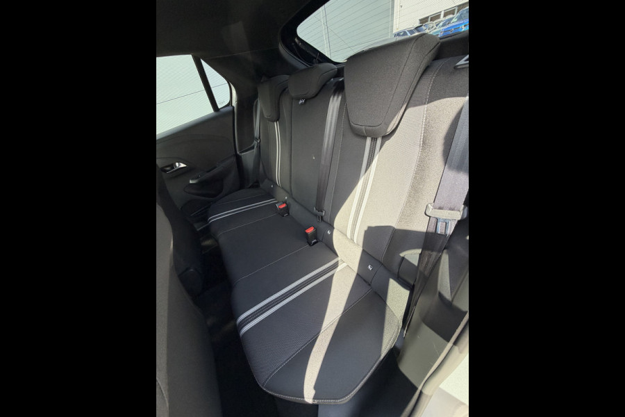 Opel Corsa 100pk GS (Camera - Keyless Entry - LED - Automatische Airco - Navigatie - Apple Carplay - Draadloos laden - Digitaal dashboard)