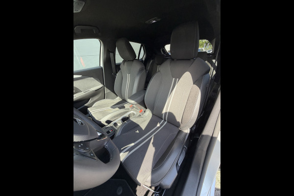 Opel Corsa 100pk GS (Camera - Keyless Entry - LED - Automatische Airco - Navigatie - Apple Carplay - Draadloos laden - Digitaal dashboard)