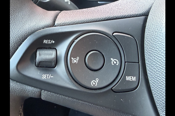 Opel Corsa 100pk GS (Camera - Keyless Entry - LED - Automatische Airco - Navigatie - Apple Carplay - Draadloos laden - Digitaal dashboard)