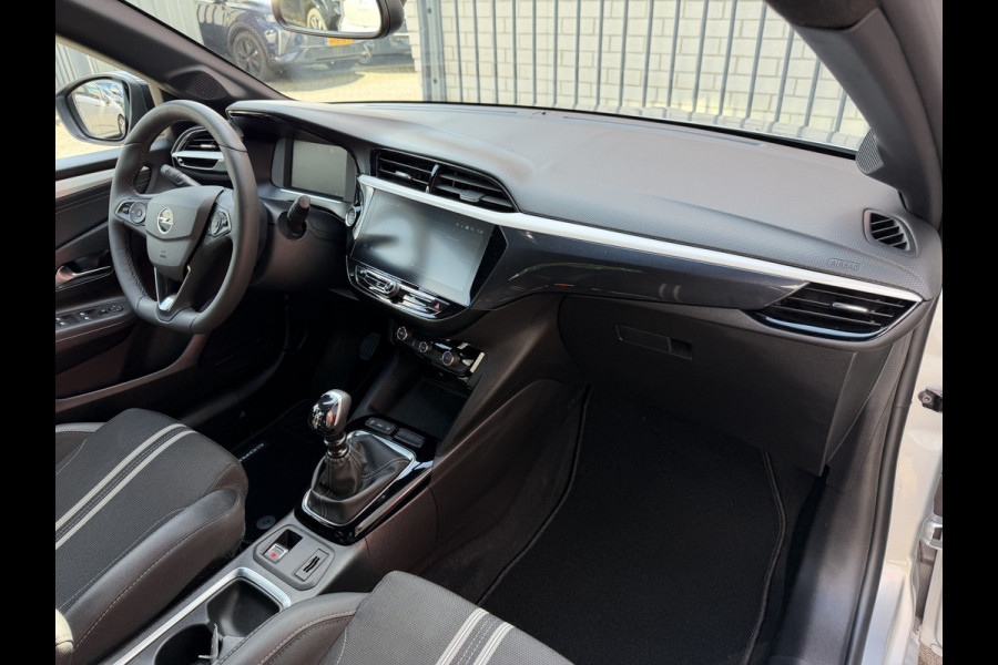 Opel Corsa 100pk GS (Camera - Keyless Entry - LED - Automatische Airco - Navigatie - Apple Carplay - Draadloos laden - Digitaal dashboard)
