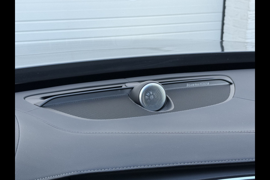 Volvo XC90 2.0 T8 Recharge AWD Ultimate Dark | Pano | Luchtvering | B&W | Pilot Assist | 22 inch