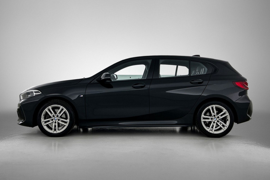 BMW 1-serie 118i High Executive M-Sport (Dealer onderhoud, Navi Pro, PDC V+A, StoelV, Digitale dash, Etc)