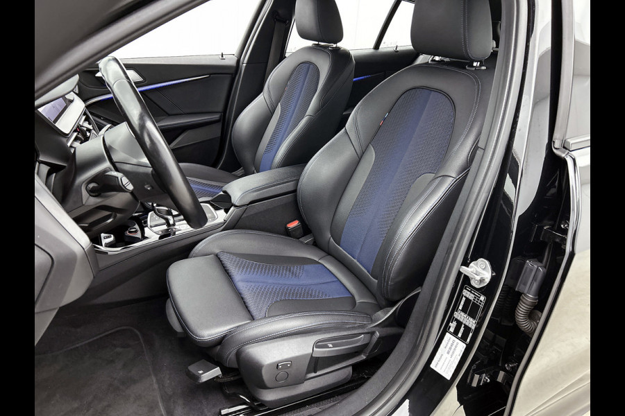 BMW 1-serie 118i High Executive M-Sport (Dealer onderhoud, Navi Pro, PDC V+A, StoelV, Digitale dash, Etc)