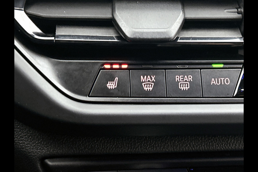 BMW 1-serie 118i High Executive M-Sport (Dealer onderhoud, Navi Pro, PDC V+A, StoelV, Digitale dash, Etc)