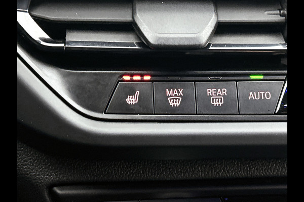 BMW 1-serie 118i High Executive M-Sport (Dealer onderhoud, Navi Pro, PDC V+A, StoelV, Digitale dash, Etc)