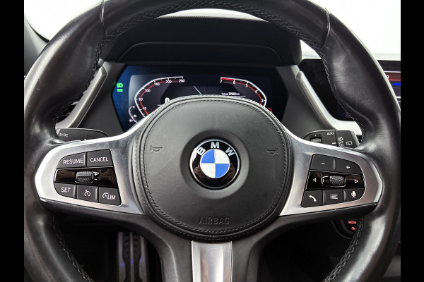 BMW 1-serie 118i High Executive M-Sport (Dealer onderhoud, Navi Pro, PDC V+A, StoelV, Digitale dash, Etc)