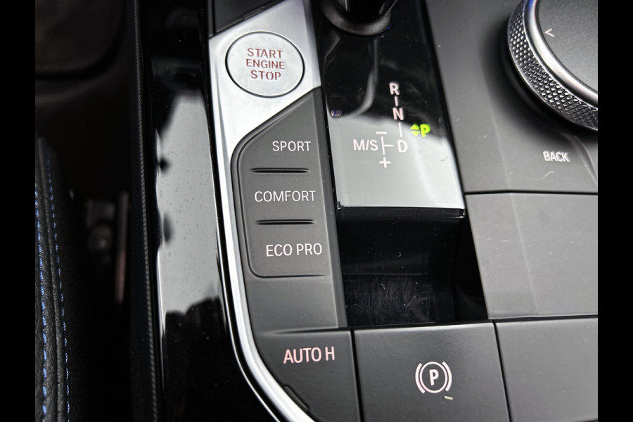 BMW 1-serie 118i High Executive M-Sport (Dealer onderhoud, Navi Pro, PDC V+A, StoelV, Digitale dash, Etc)