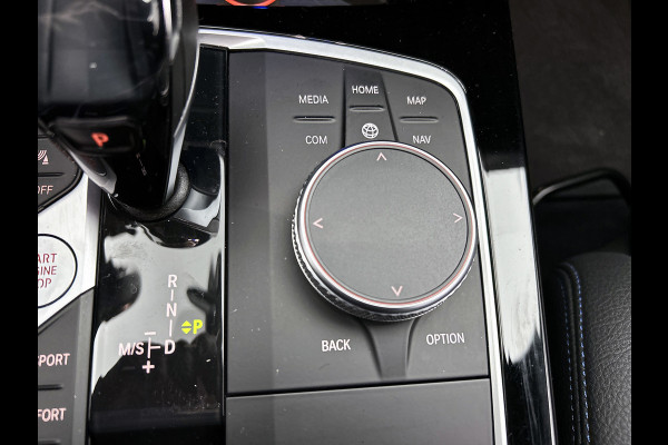 BMW 1-serie 118i High Executive M-Sport (Dealer onderhoud, Navi Pro, PDC V+A, StoelV, Digitale dash, Etc)