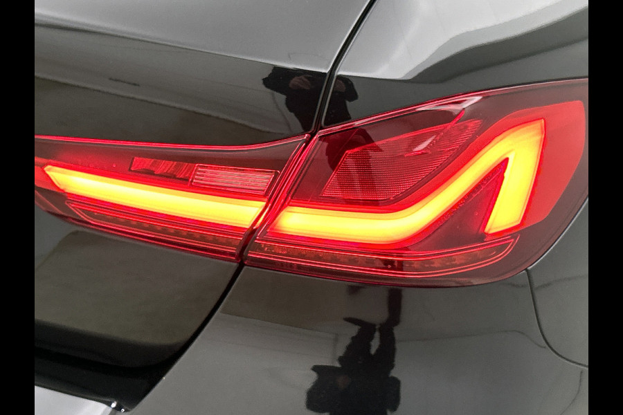 BMW 1-serie 118i High Executive M-Sport (Dealer onderhoud, Navi Pro, PDC V+A, StoelV, Digitale dash, Etc)