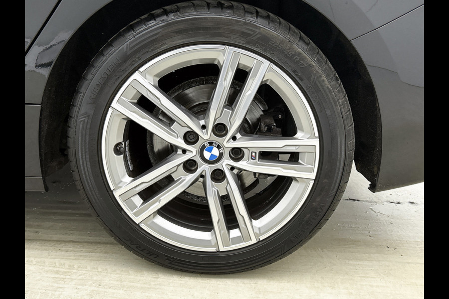 BMW 1-serie 118i High Executive M-Sport (Dealer onderhoud, Navi Pro, PDC V+A, StoelV, Digitale dash, Etc)