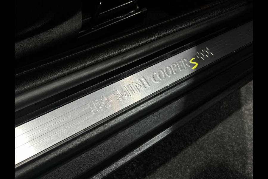 MINI Mini Electric Yours 33 kWh | Sfeerverlichting | Leder interieur | Panoramadak | Soh (batterijcheck) Waarde 95,6 %
