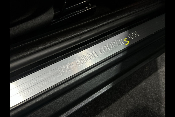 MINI Mini Electric Yours 33 kWh | Sfeerverlichting | Leder interieur | Panoramadak | Soh (batterijcheck) Waarde 95,6 %