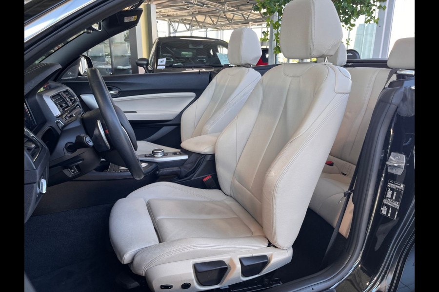 BMW 2 Serie Cabrio 220iA SPORTLINE ** ADAPT. LED, BEIGE LEDER, NAVI PROF, CAMERA, 18-inch LMV ** UNFALLFREI - Slechts 45.900km. ** ** INFORMEER OOK NAAR ONZE AANTREKKELIJKE FINANCIAL-LEASE TARIEVEN **