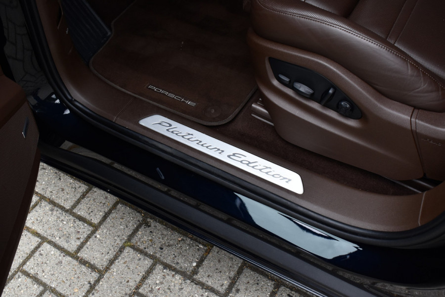 Porsche Cayenne Coupé 3.0 E-Hybrid 462pk Platinum Edition SportDesign | Panorama | Bose | Trekhaak elektr. | Stoelventilatie | 21'' Wielen |