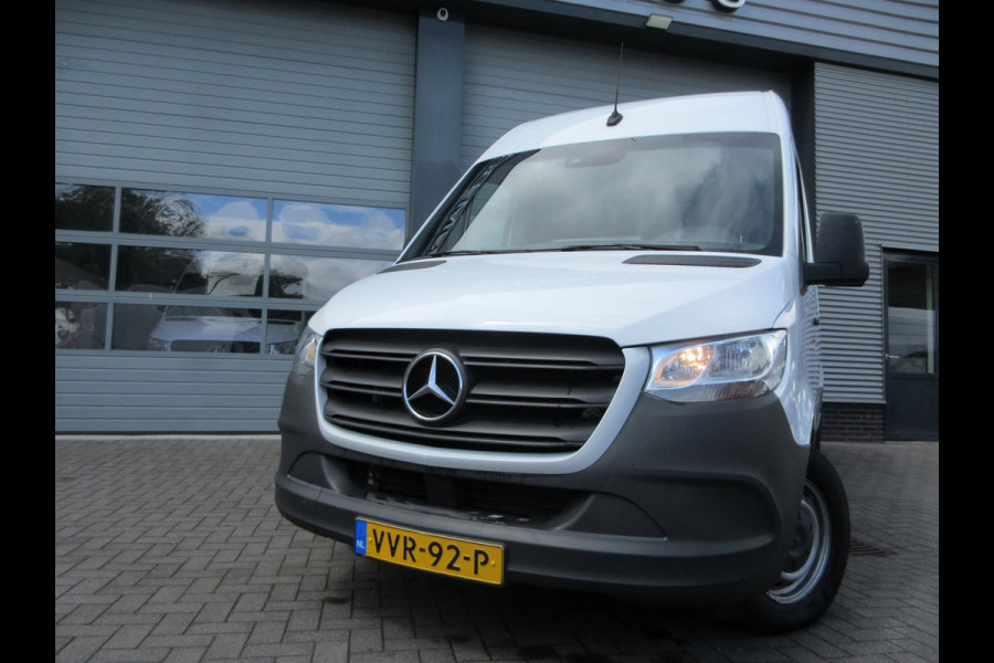 Mercedes-Benz Sprinter 215cdi, L2H2, Automaat, Airco, Camera, Navigatie, 3-Zits, Trekhaak.