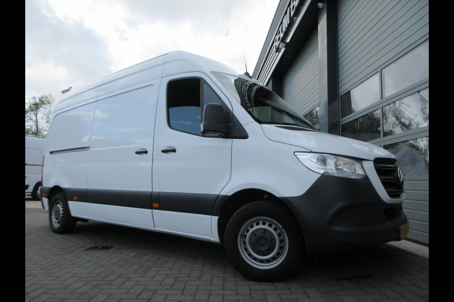 Mercedes-Benz Sprinter 215cdi, L2H2, Automaat, Airco, Camera, Navigatie, 3-Zits, Trekhaak.