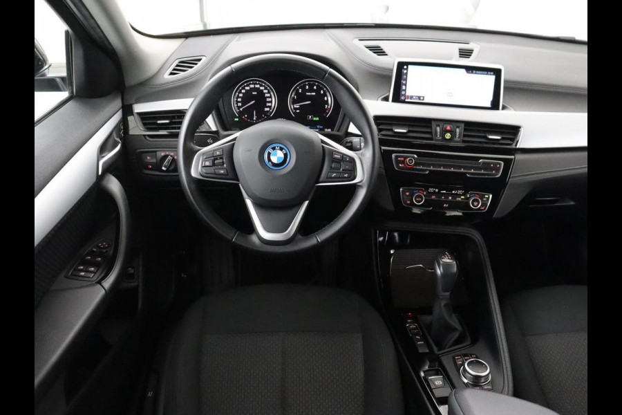 BMW X2 xDrive25e Executive | SOH 88% | Camera | Navigatie | Full LED | Park Assist | Climate control | Bluetooth | Cruise control | 18'' lichtmetalen velgen | PHEV | Plug In