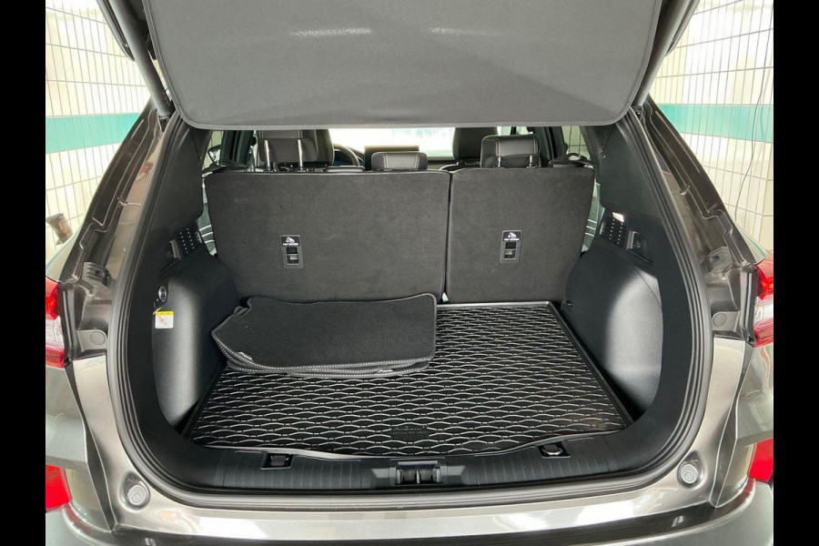 Ford Kuga 2.5 FHEV Active X 190pk | Wegklapbare trekhaak | Panoramadak | Winter Pack | AGR-stoelen | Head up Display | LED |  Camera