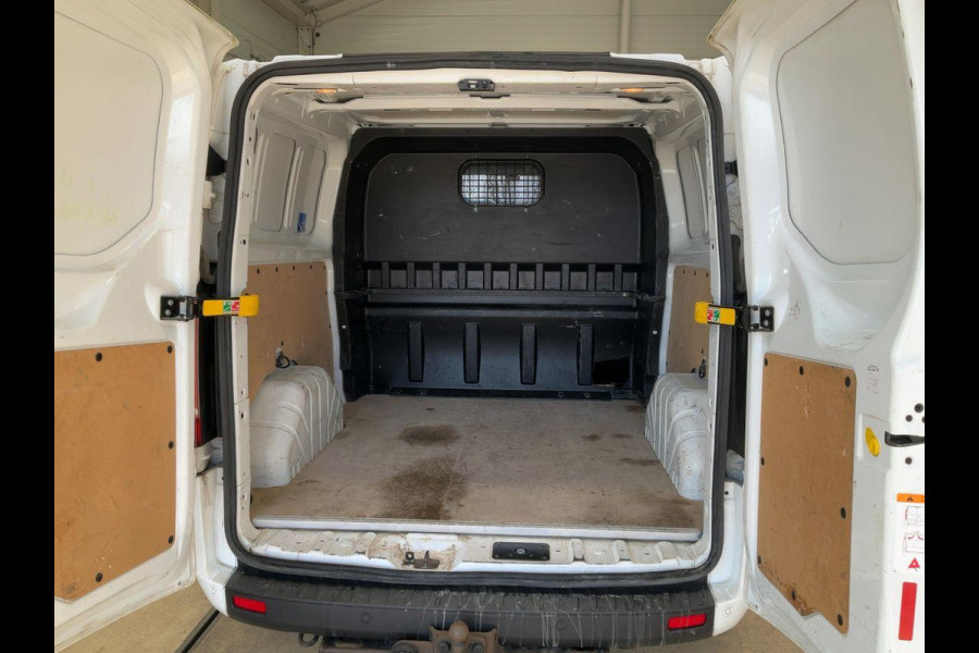 Ford Transit Custom 340 2.0 TDCI L2H1 Trend DC 170pk | Automaat | Dubbele Cabine | 6-persoons | Trekhaak | Navigatie | Camera | Verwarmd voorruit