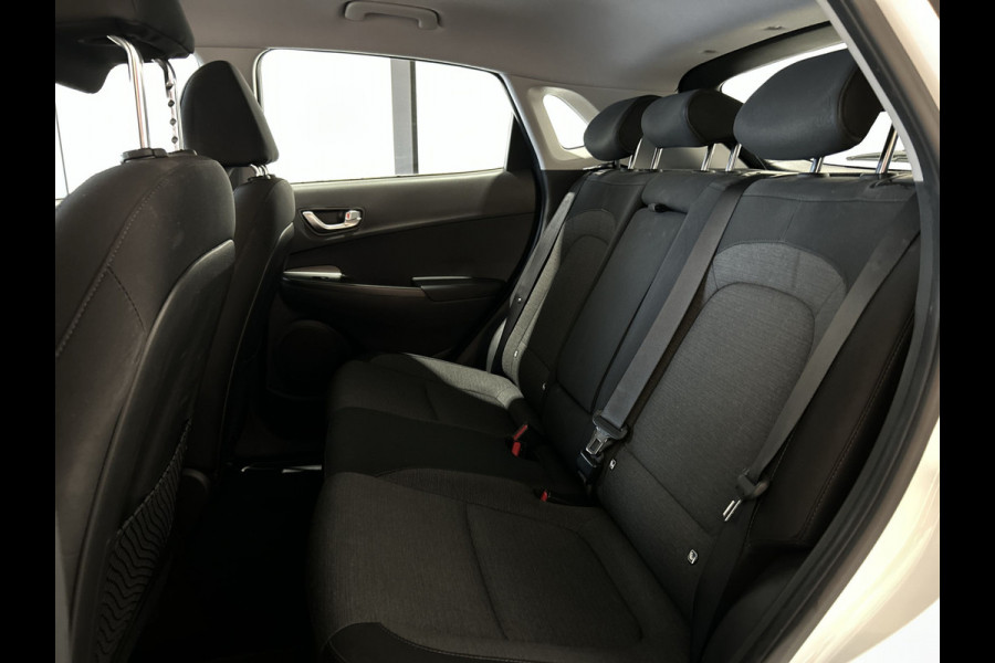 Hyundai Kona EV Comfort 39 kWh - Verwarmde stoelen | Digitaal dashboard | Hill hold functie |