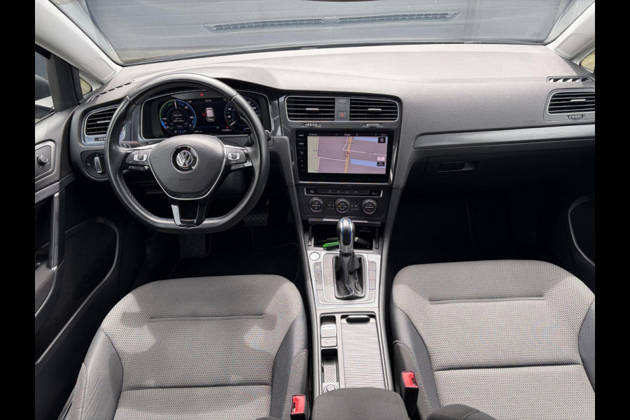 Volkswagen e-Golf e-Golf 1e Eigenaar,SOH % 84.64,Navi,Camera,Draadloos Opladen,Dealer Onderhouden,Clima,Adaptief Cruise,Carplay,Lm velgen,Apk tot 04-2027
