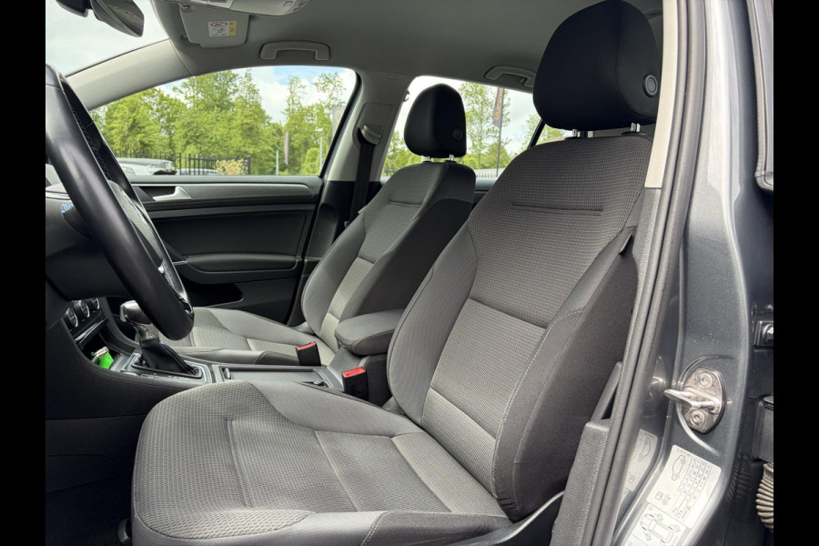 Volkswagen e-Golf e-Golf 1e Eigenaar,SOH % 84.64,Navi,Camera,Draadloos Opladen,Dealer Onderhouden,Clima,Adaptief Cruise,Carplay,Lm velgen,Apk tot 04-2027