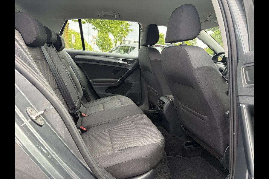 Volkswagen e-Golf e-Golf 1e Eigenaar,SOH % 84.64,Navi,Camera,Draadloos Opladen,Dealer Onderhouden,Clima,Adaptief Cruise,Carplay,Lm velgen,Apk tot 04-2027
