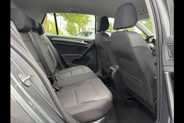 Volkswagen e-Golf e-Golf 1e Eigenaar,SOH % 84.64,Navi,Camera,Draadloos Opladen,Dealer Onderhouden,Clima,Adaptief Cruise,Carplay,Lm velgen,Apk tot 04-2027