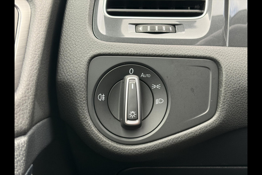 Volkswagen e-Golf e-Golf 1e Eigenaar,SOH % 84.64,Navi,Camera,Draadloos Opladen,Dealer Onderhouden,Clima,Adaptief Cruise,Carplay,Lm velgen,Apk tot 04-2027