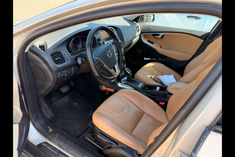 Volvo V40 Cross Country 1.5 T3 Polar+ Luxury | 150pk | Leder interieur | Panoramadak | Navigatie | Stoelverwarming |