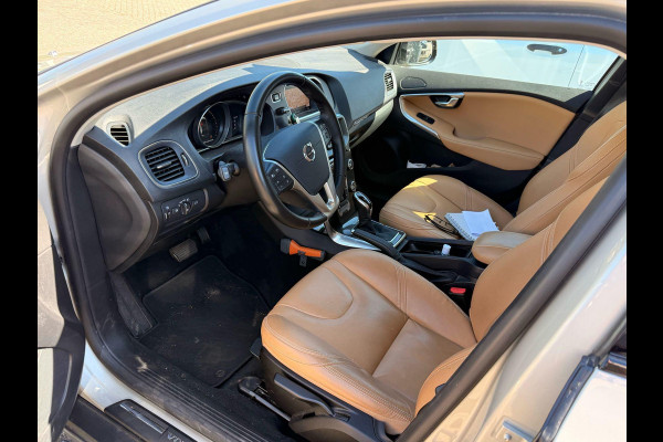 Volvo V40 Cross Country 1.5 T3 Polar+ Luxury | 150pk | Leder interieur | Panoramadak | Navigatie | Stoelverwarming |