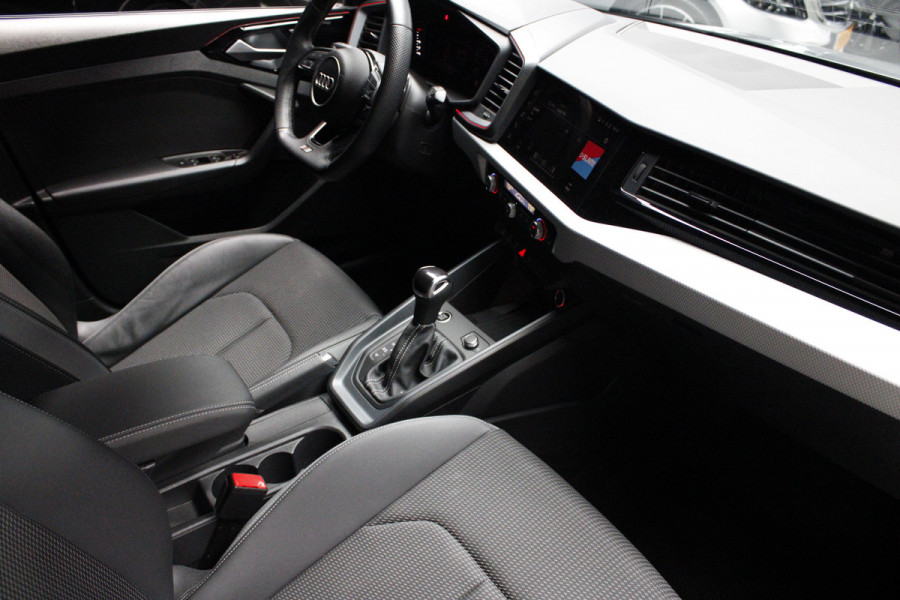Audi A1 Sportback 40 TFSI S- Line Leder Camera Navi Virtual Climate Sonos PDC LM velgen Stoelverwarming Carplay BTW auto