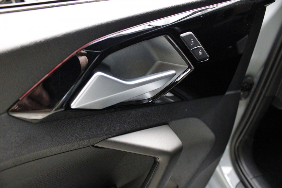 Audi A1 Sportback 40 TFSI S- Line Leder Camera Navi Virtual Climate Sonos PDC LM velgen Stoelverwarming Carplay BTW auto