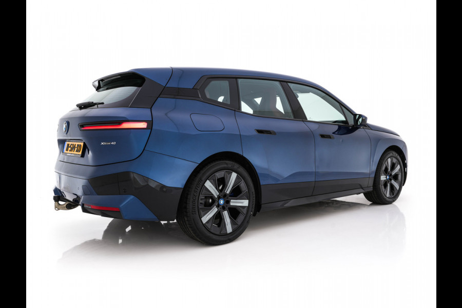 BMW iX xDrive40 High Executive 77 kWh [ 3-Fase ] {SOH-100%} (INCL.BTW) *HEAD-UP | LEATHER | TOP-VIEW | FULL-LED | MEMORY-PACK | HARMAN/KARDON | BLINDSPOT | WIDESCREEN-COCKPIT | HEATED-COMOFRTSEATS | DAB | AMBIENT-LIGHT | NAVI-FULLMAP | TOWBAR | 21''AL