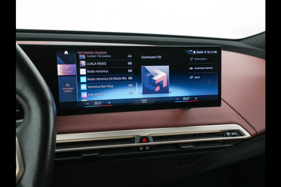 BMW iX xDrive40 High Executive 77 kWh [ 3-Fase ] {SOH-100%} (INCL.BTW) *HEAD-UP | LEATHER | TOP-VIEW | FULL-LED | MEMORY-PACK | HARMAN/KARDON | BLINDSPOT | WIDESCREEN-COCKPIT | HEATED-COMOFRTSEATS | DAB | AMBIENT-LIGHT | NAVI-FULLMAP | TOWBAR | 21''AL