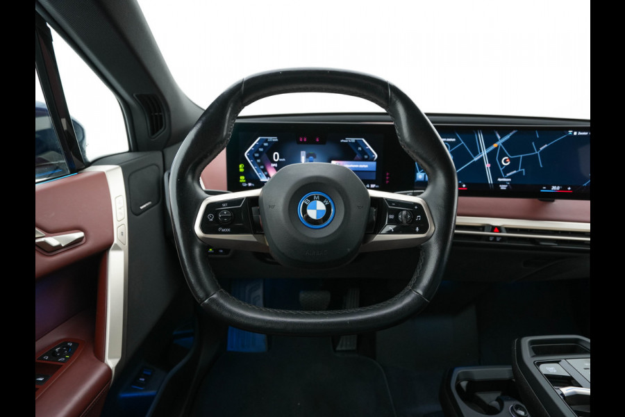 BMW iX xDrive40 High Executive 77 kWh [ 3-Fase ] {SOH-100%} (INCL.BTW) *HEAD-UP | LEATHER | TOP-VIEW | FULL-LED | MEMORY-PACK | HARMAN/KARDON | BLINDSPOT | WIDESCREEN-COCKPIT | HEATED-COMOFRTSEATS | DAB | AMBIENT-LIGHT | NAVI-FULLMAP | TOWBAR | 21''AL