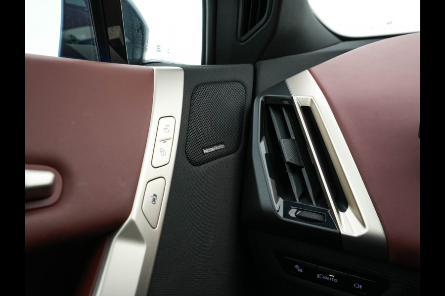 BMW iX xDrive40 High Executive 77 kWh [ 3-Fase ] {SOH-100%} (INCL.BTW) *HEAD-UP | LEATHER | TOP-VIEW | FULL-LED | MEMORY-PACK | HARMAN/KARDON | BLINDSPOT | WIDESCREEN-COCKPIT | HEATED-COMOFRTSEATS | DAB | AMBIENT-LIGHT | NAVI-FULLMAP | TOWBAR | 21''AL