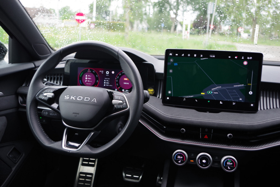 Škoda Superb Combi 1.5 TSI PHEV 204 PK Sportline, Panoramadak, Trekhaak, Head-Up Display